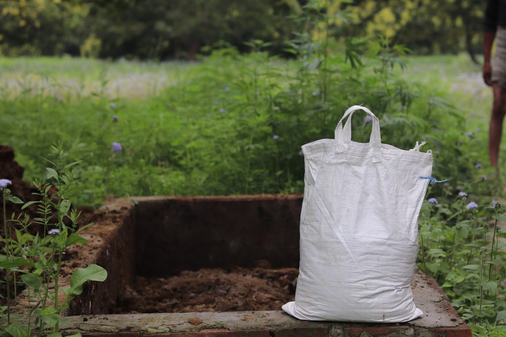 how to build compost bin