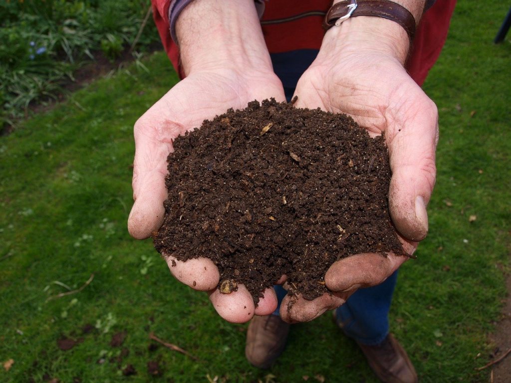 Pros of Compost tumbler