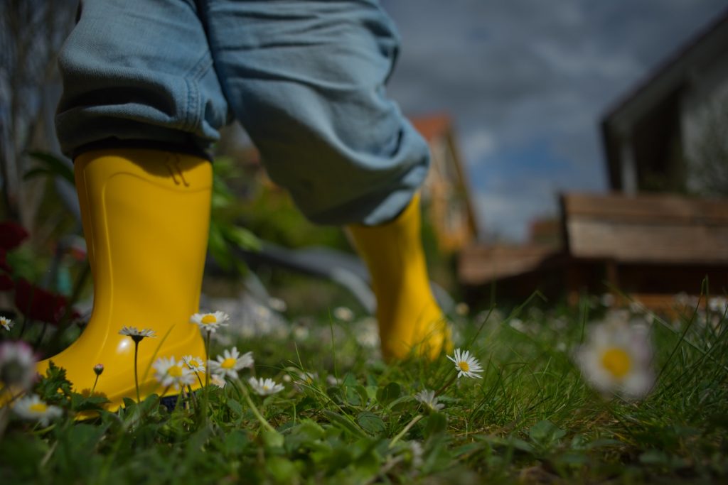 garden shoes for men